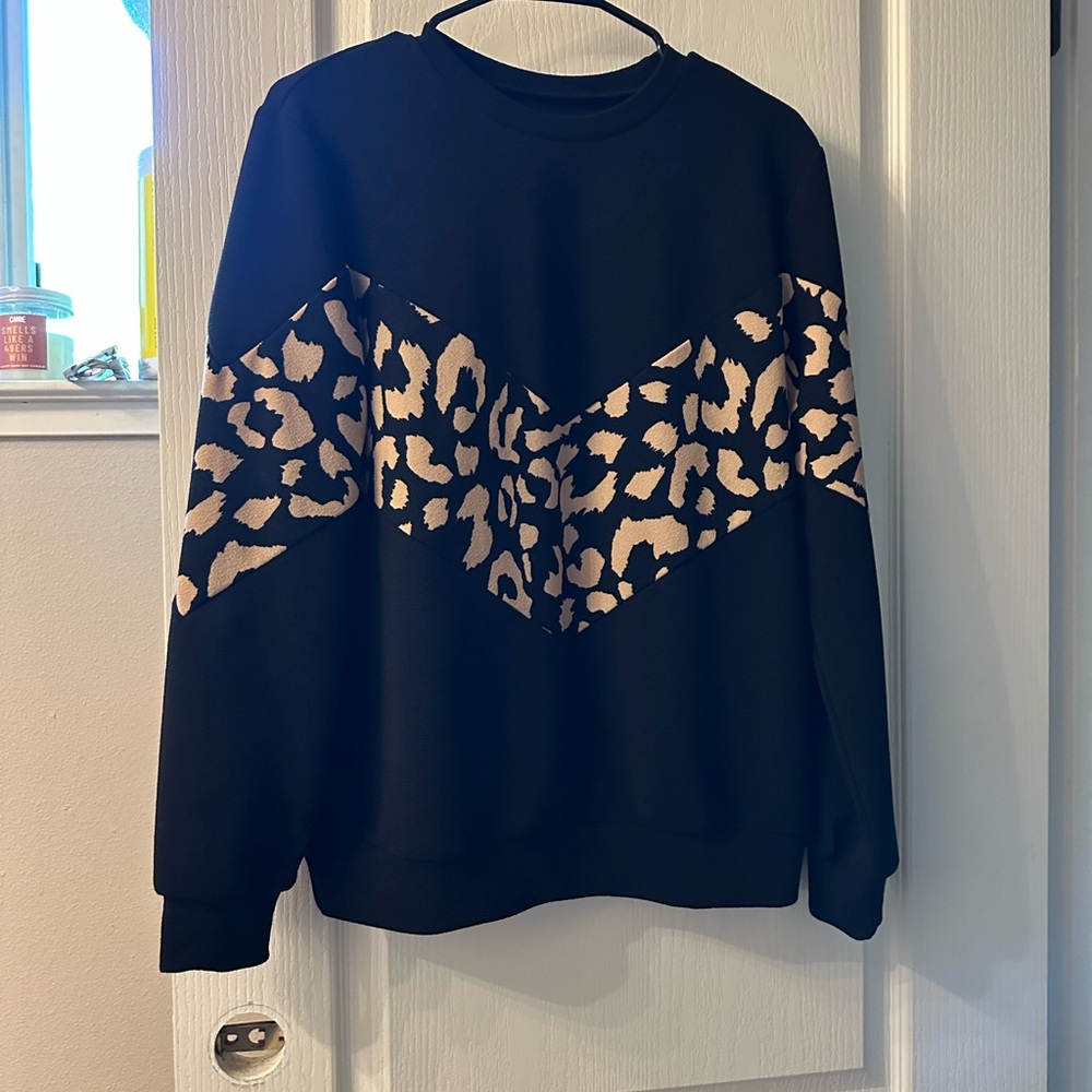 SHEIN Black and Tan Leopard Print Sweater